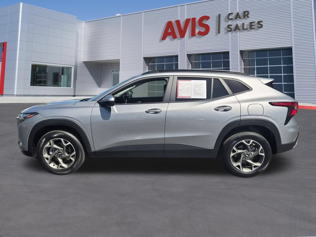 Used 2025 Chevrolet Trax LT w/ LT Convenience Package FWD image 10