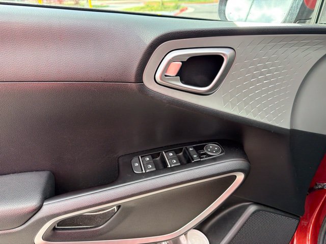 Certified 2021 Kia Soul LX FWD image 13