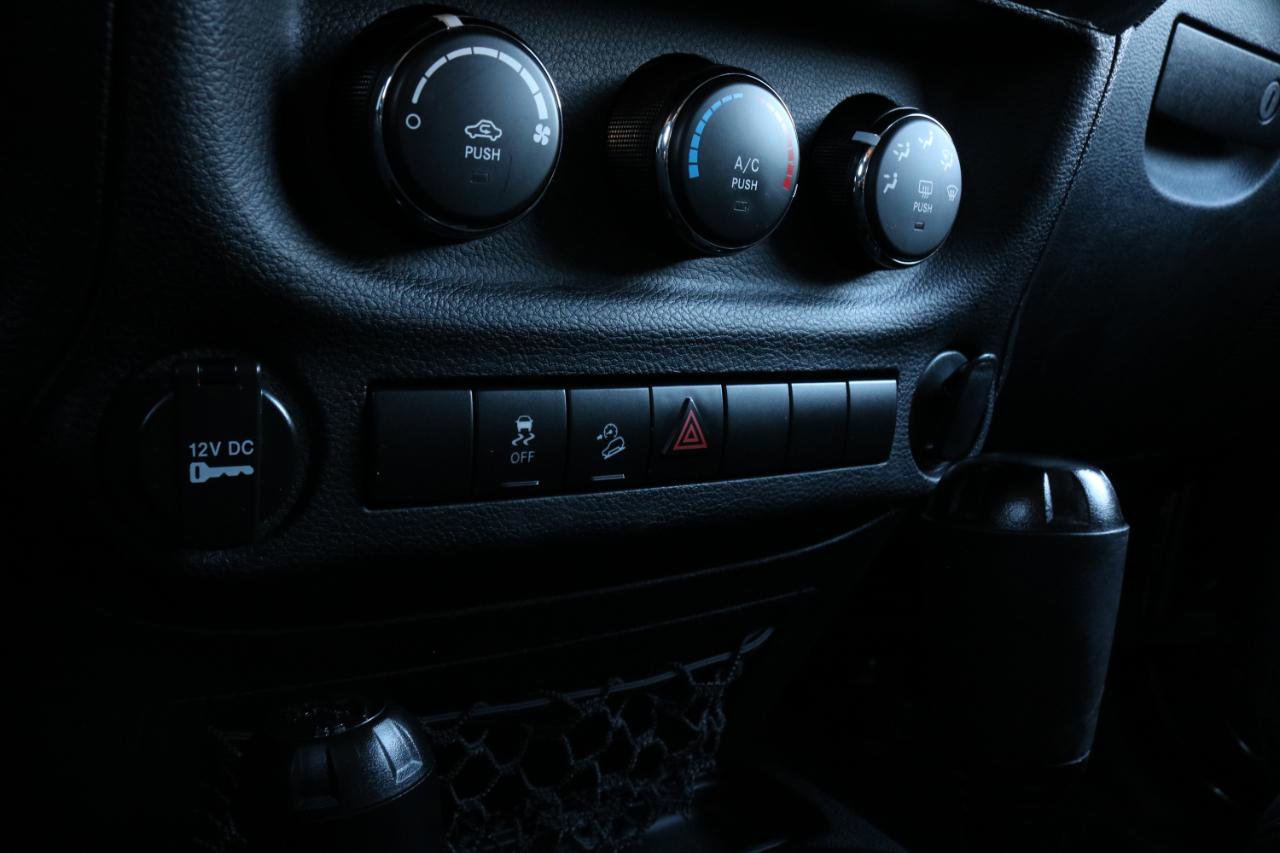 Used 2013 Jeep Wrangler Unlimited Sport image 26