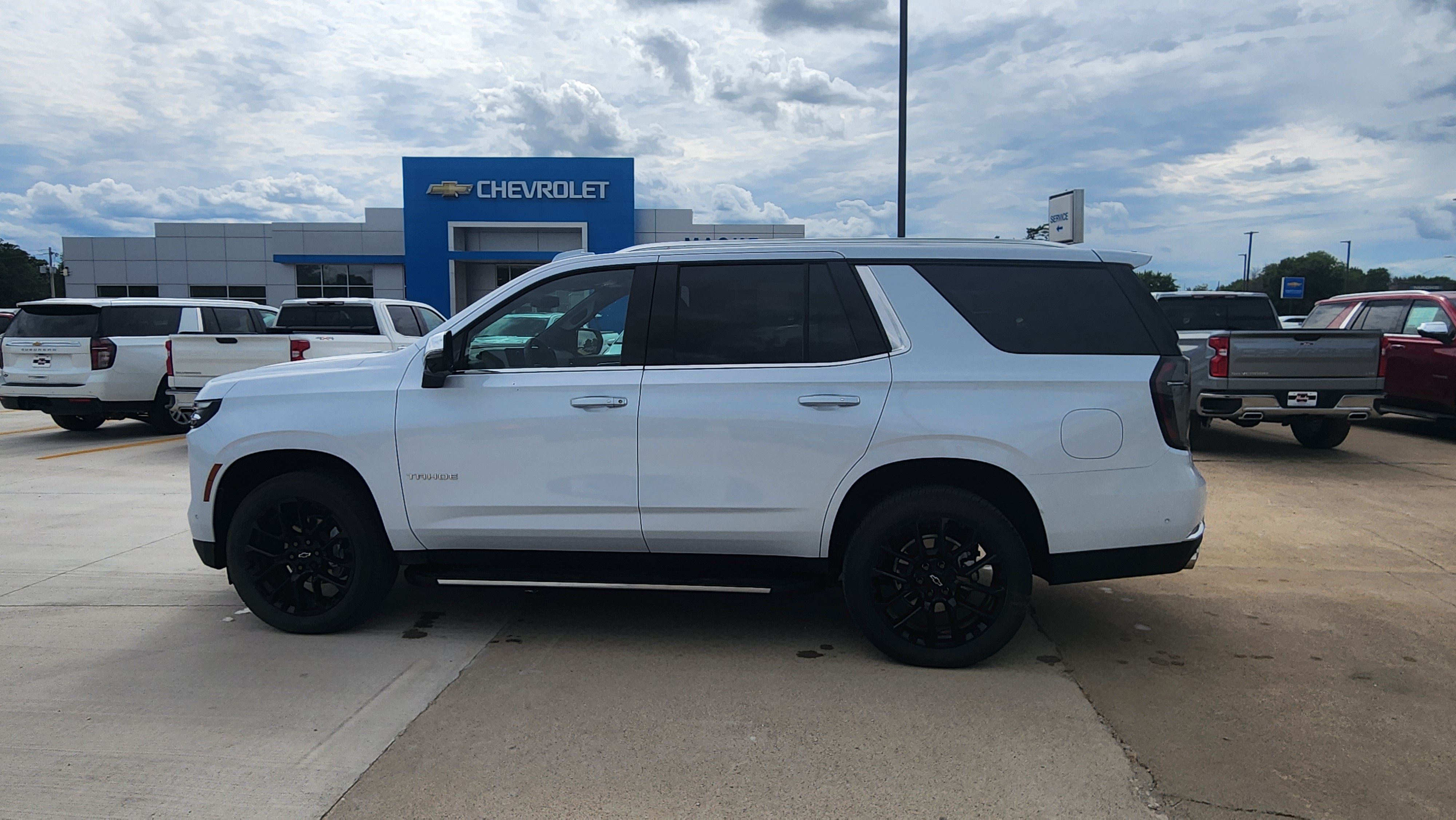 Used 2026 Chevrolet Tahoe Premier w/ Sun And Tow Package AWD/4WD image 5