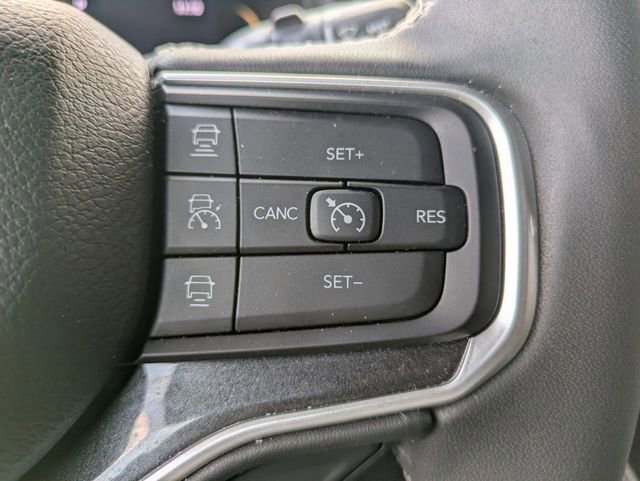 Used 2024 Jeep Wagoneer 4WD w/ Convenience Group I image 17