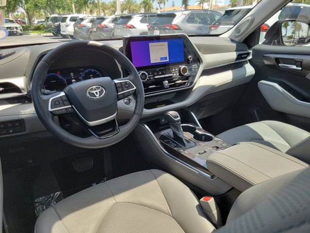 Used 2023 Toyota Highlander Platinum AWD/4WD image 11