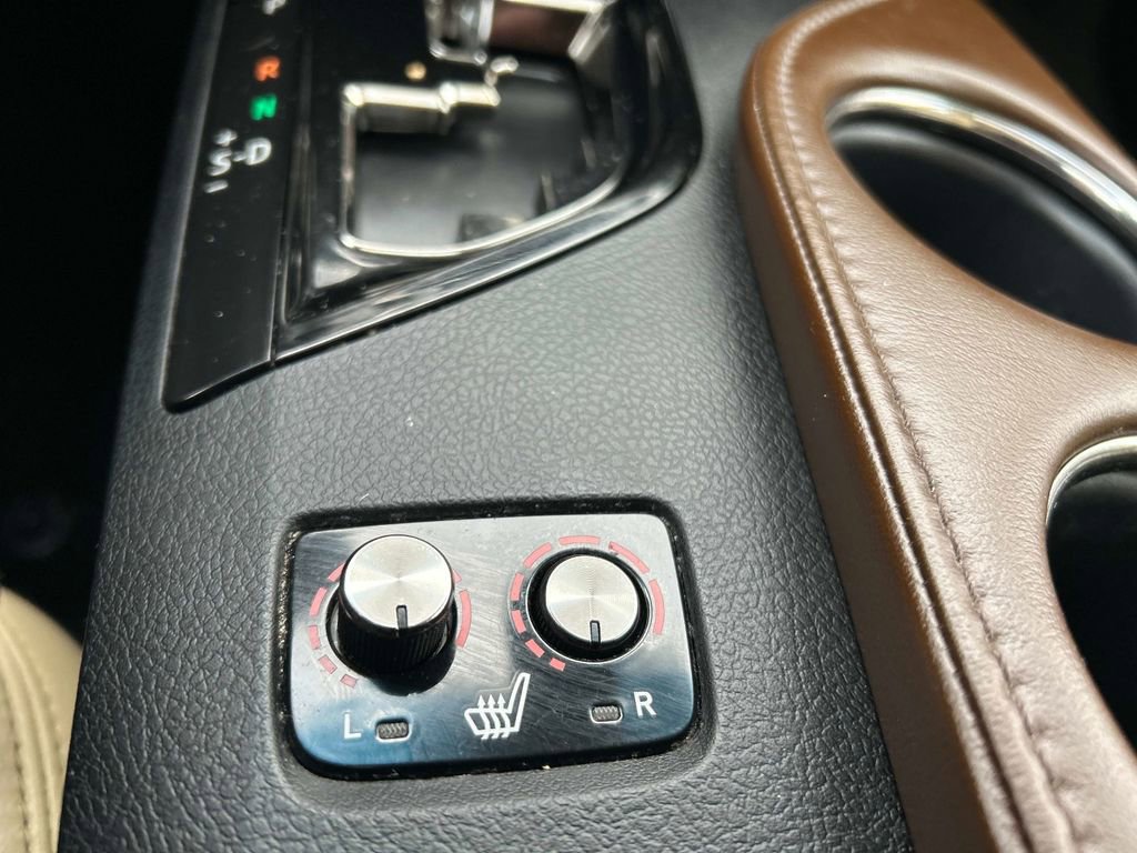 Used 2018 Toyota Avalon Touring image 29