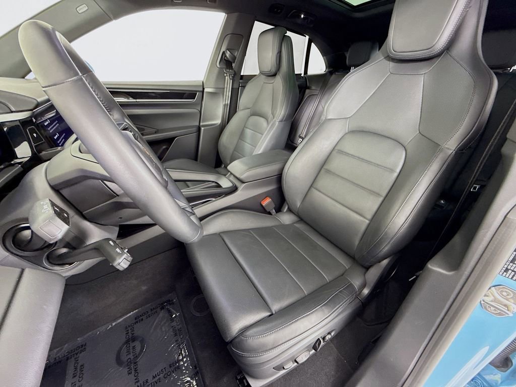 Certified 2024 Porsche Macan 4 Electric image 5