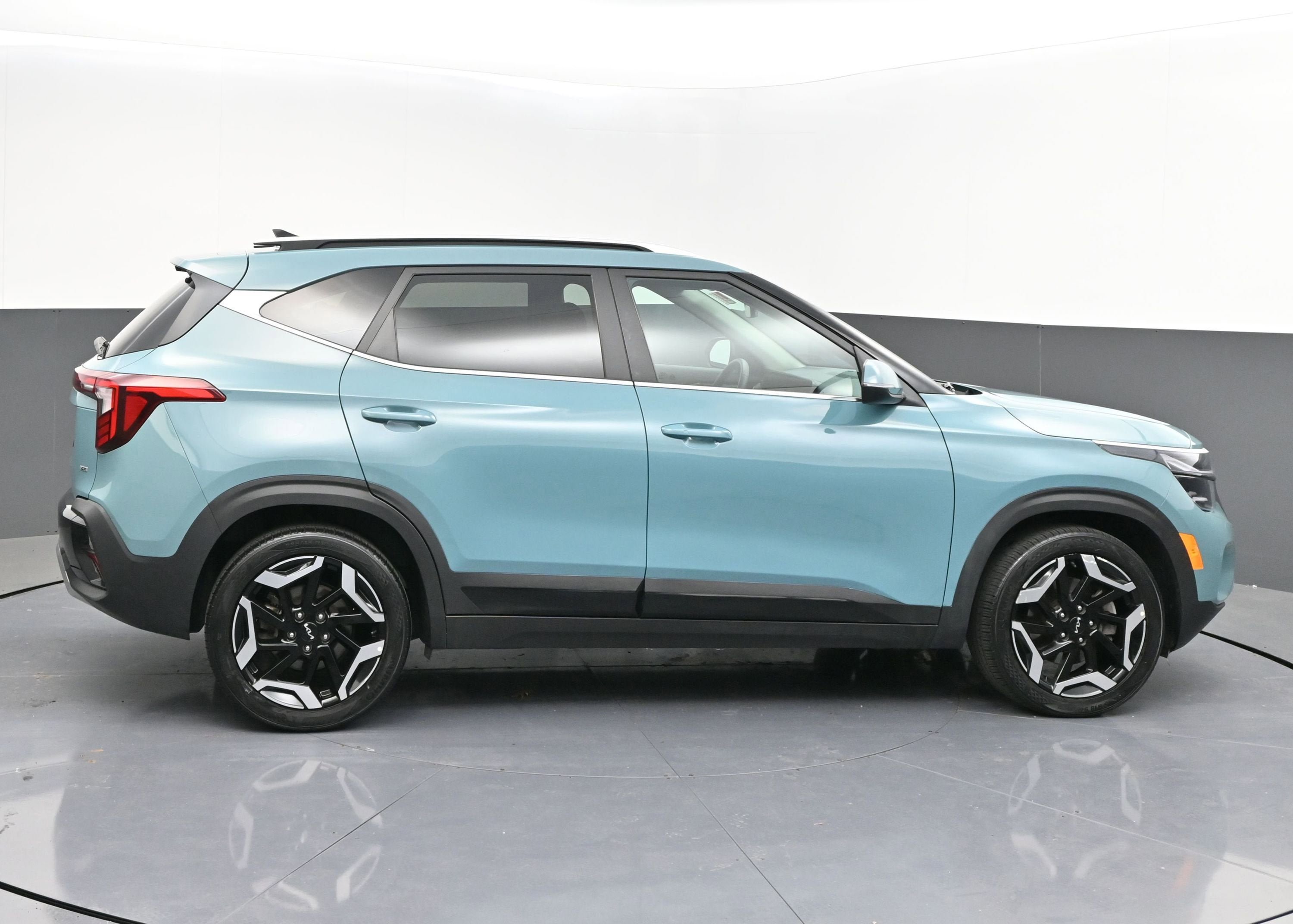 Used 2024 Kia Seltos SX w/ SX Sunroof Package AWD/4WD image 8