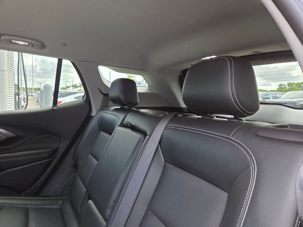 Used 2024 GMC Terrain SLT image 17