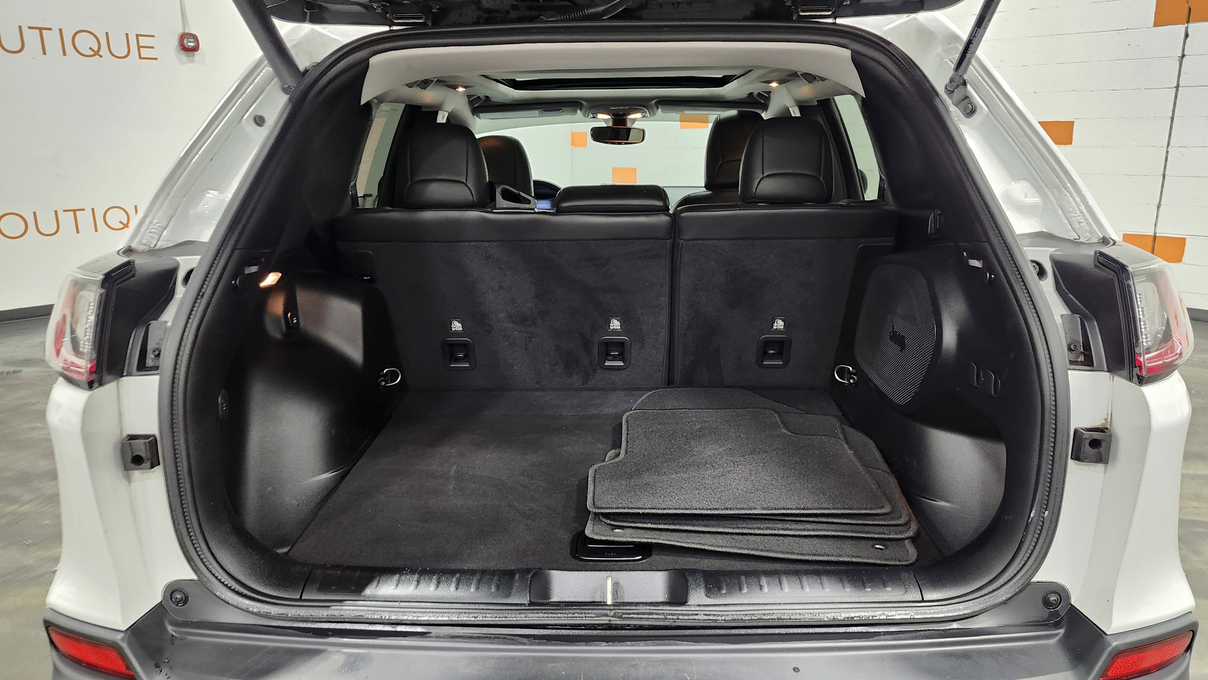 Used 2020 Jeep Cherokee Limited image 23