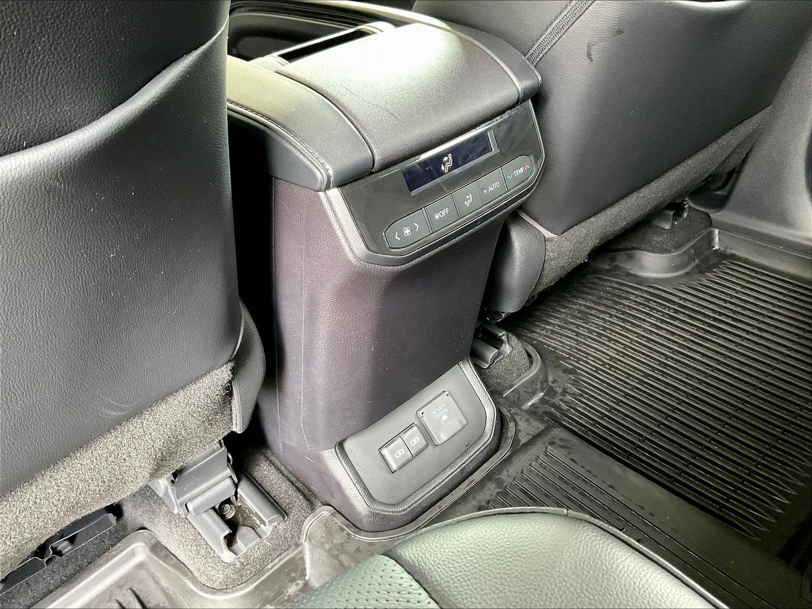 Used 2023 Toyota Highlander Limited AWD/4WD image 10