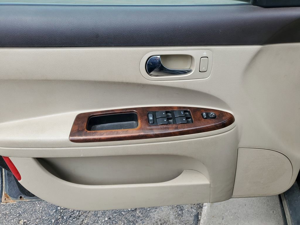 Used 2009 Buick LaCrosse CX FWD image 18