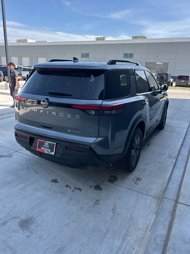 Used 2022 Nissan Pathfinder SV AWD/4WD image 4