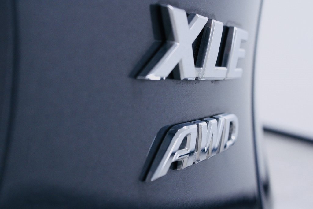 Used 2021 Toyota RAV4 XLE image 7