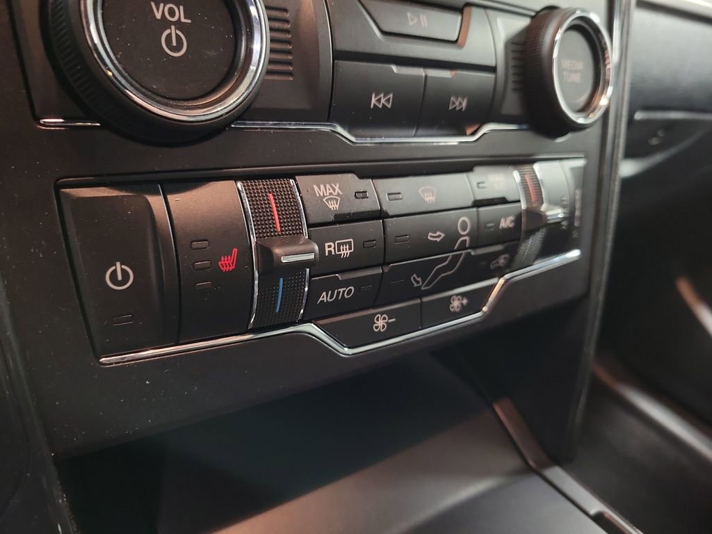 Used 2019 Ford Explorer XLT w/ Equipment Group 202A image 18