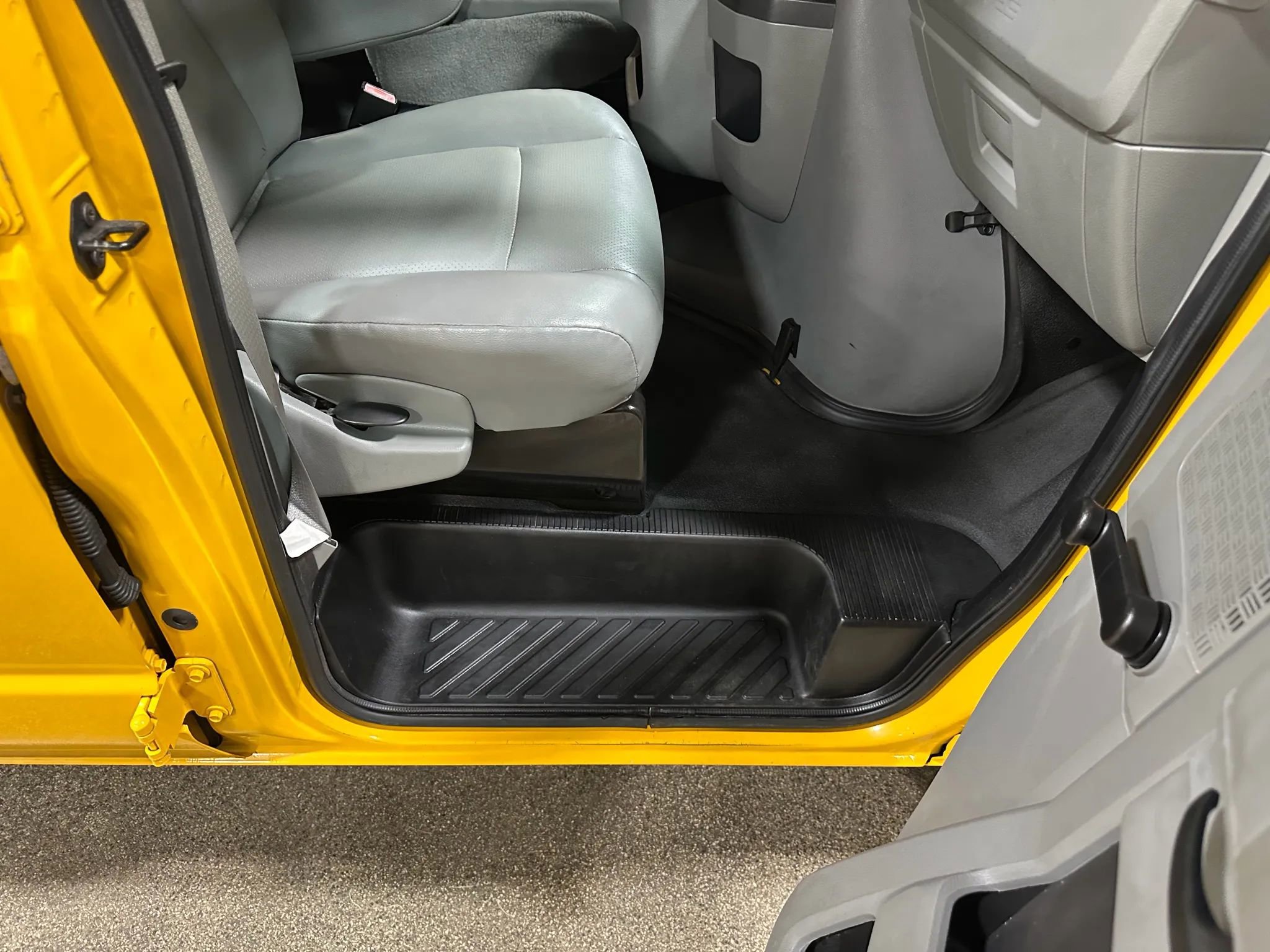 Used 2011 Ford E-150 and Econoline 150 Wagon image 38