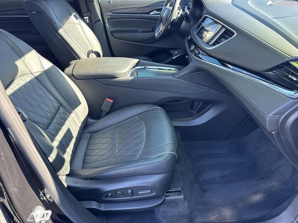 Used 2023 Buick Enclave Avenir image 13