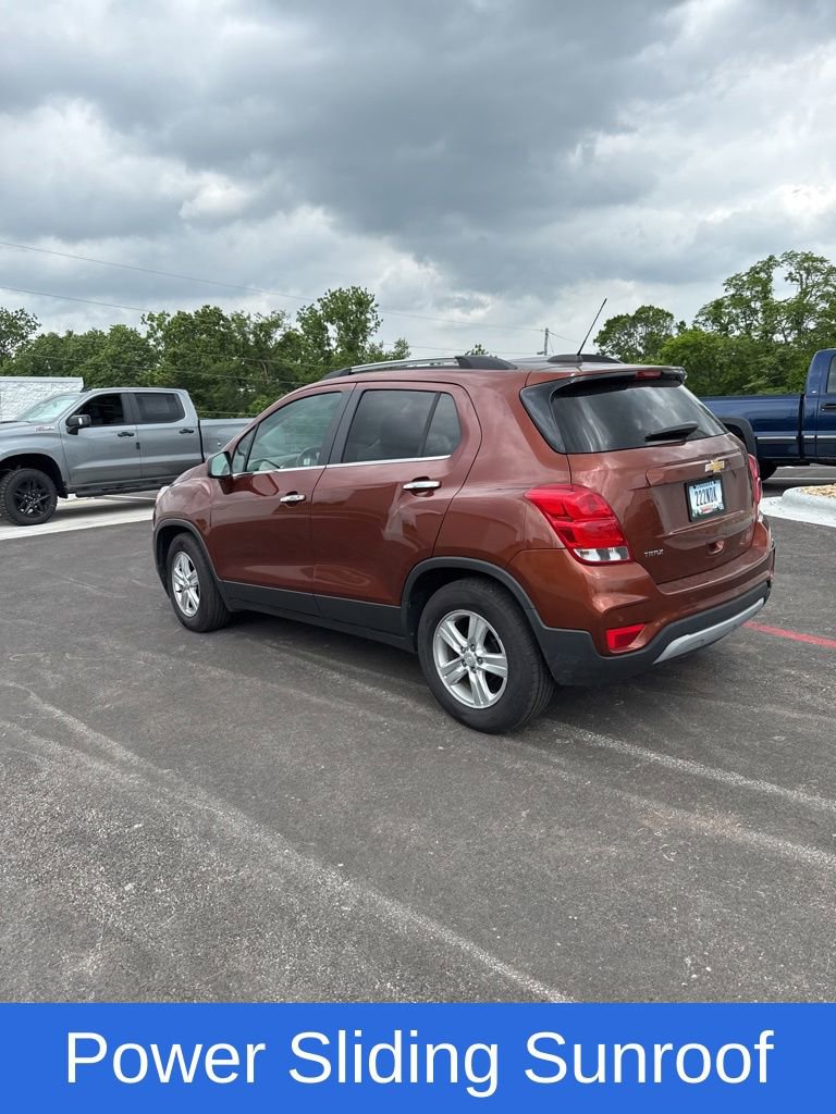 Used 2019 Chevrolet Trax LT w/ Sun & Sound Package FWD image 2