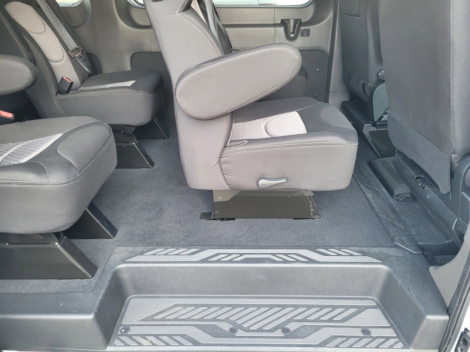 Used 2022 Ford Transit 350 XLT image 10