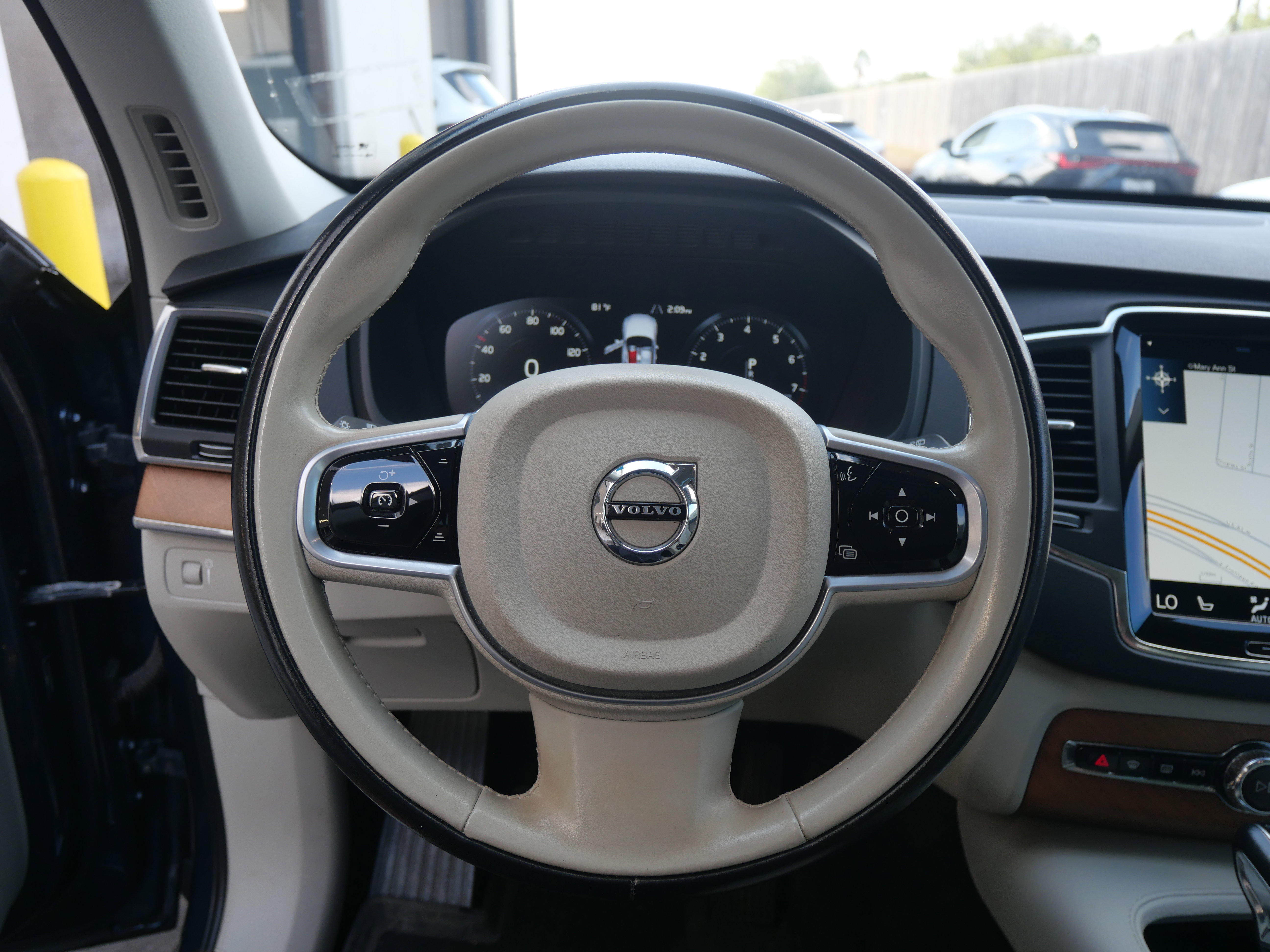 Used 2021 Volvo XC90 T6 Momentum image 23