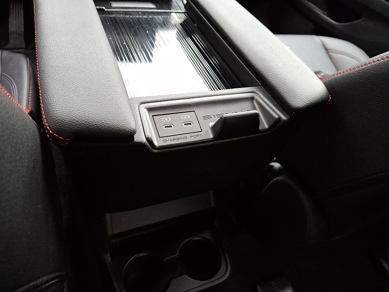 Used 2025 Toyota Sienna XSE FWD image 11