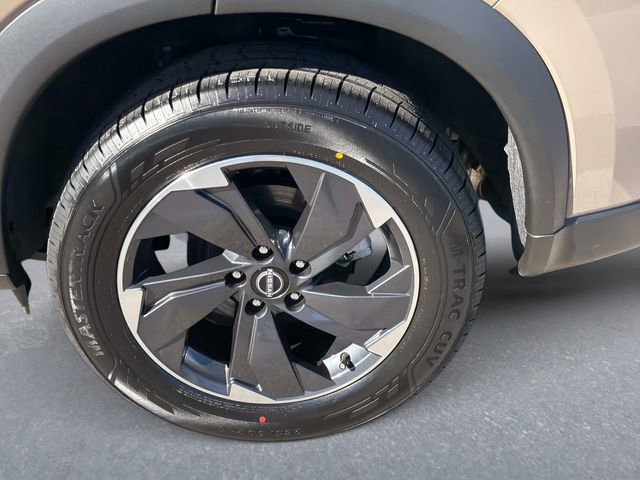 Used 2024 Nissan Rogue SV image 10