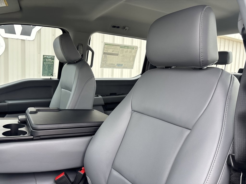 New 2026 Ford F250 XL w/ XL Chrome Package image 20