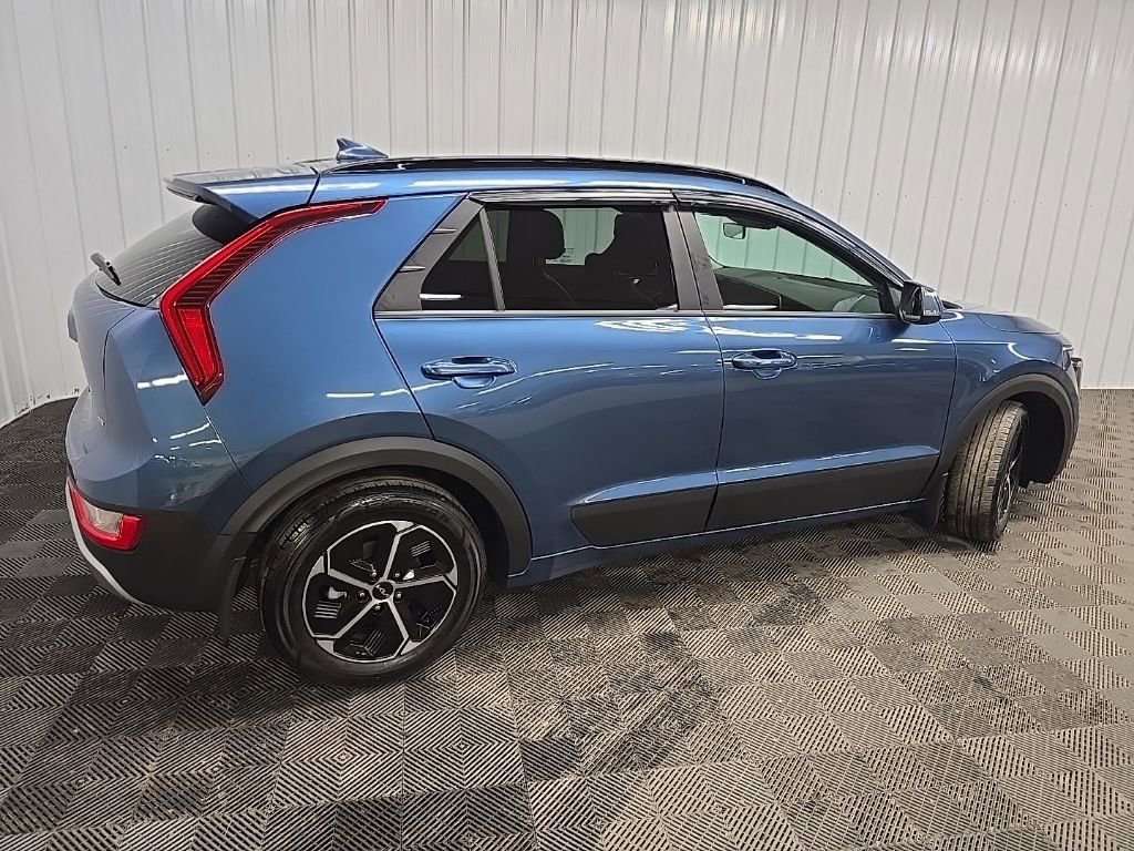 Used 2023 Kia Niro EX FWD image 3