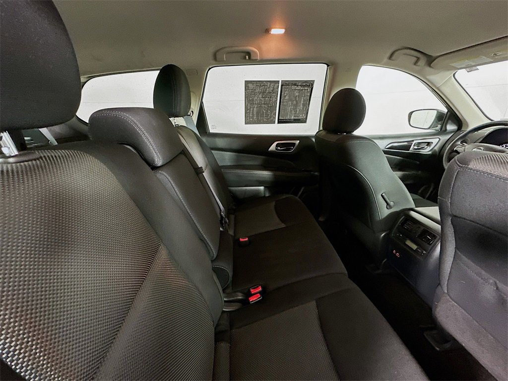 Used 2020 Nissan Pathfinder S image 27