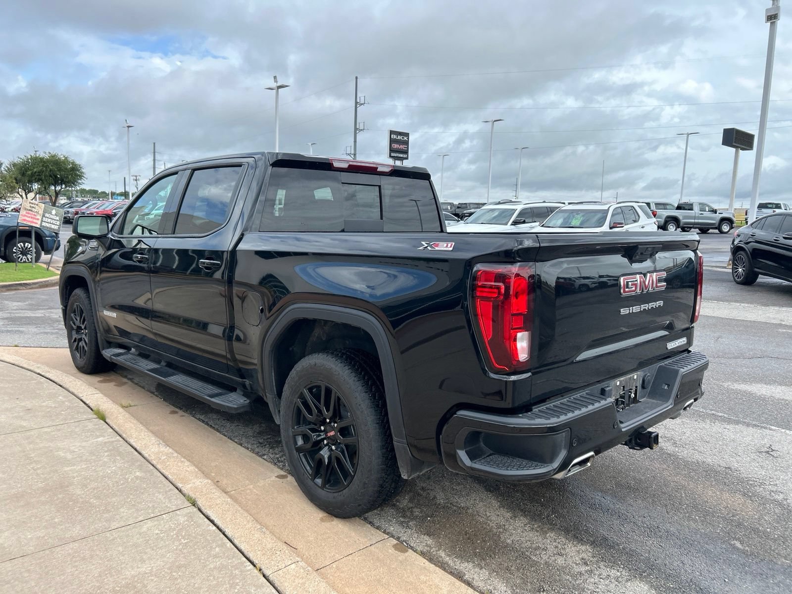 Used 2025 GMC Sierra 1500 Elevation w/ Elevation Premium Package AWD/4WD image 7