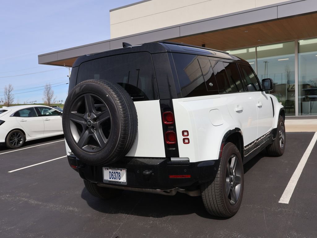 Used 2024 Land Rover Defender 110 X-Dynamic SE image 10