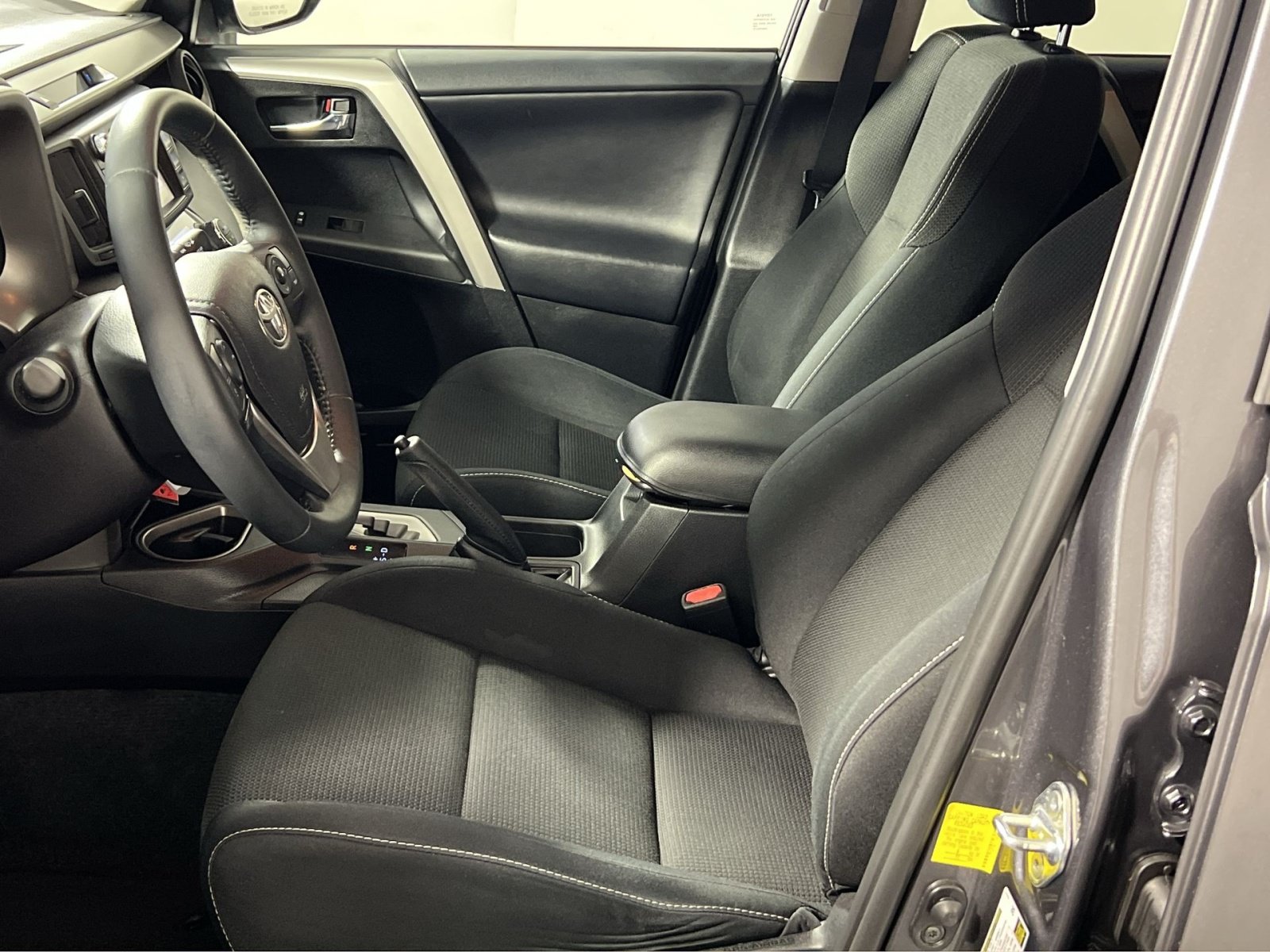 Used 2016 Toyota RAV4 XLE AWD/4WD image 13