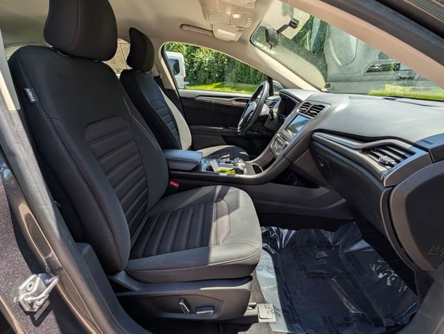 Used 2018 Ford Fusion SE w/ Fusion SE Technology Package FWD image 12