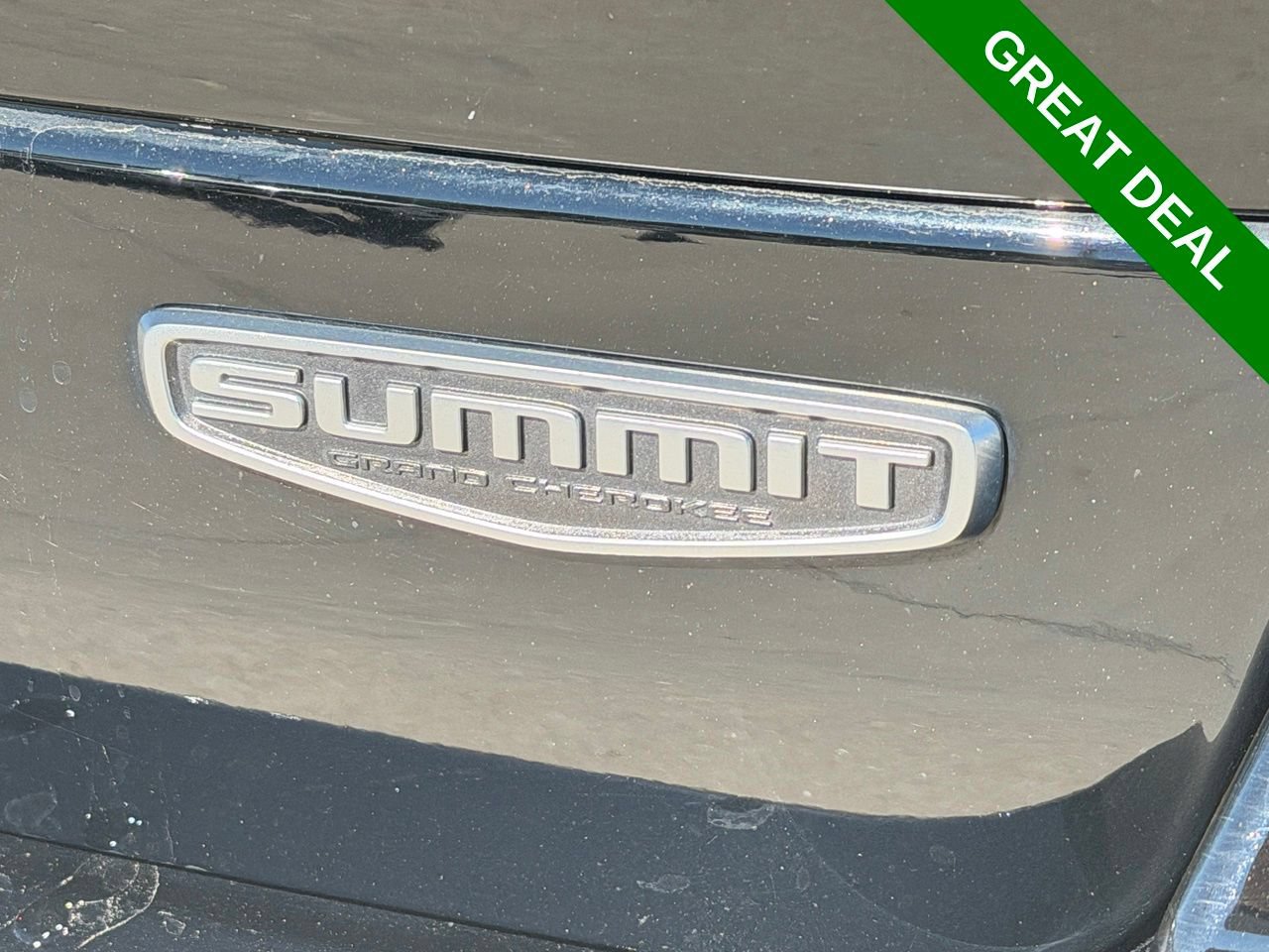 Used 2023 Jeep Grand Cherokee Summit w/ Luxury Tech Group V AWD/4WD image 9