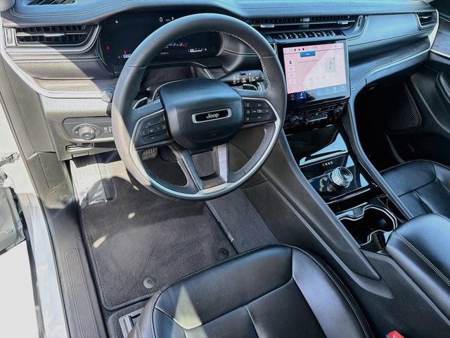 Used 2023 Jeep Grand Cherokee L Limited w/ Black Appearance Package RWD image 10