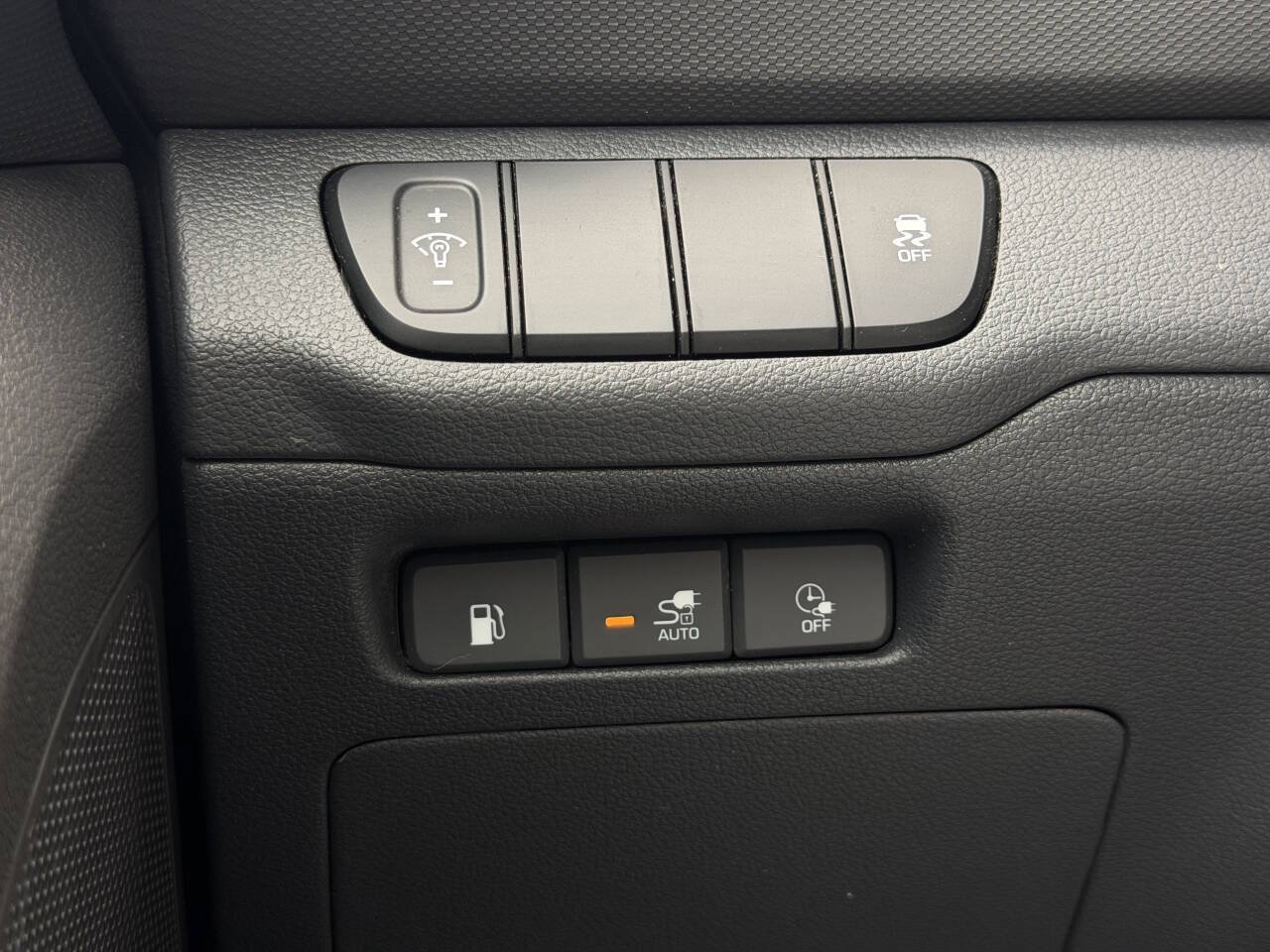 Used 2019 Hyundai Ioniq Plug-In Hybrid FWD image 19