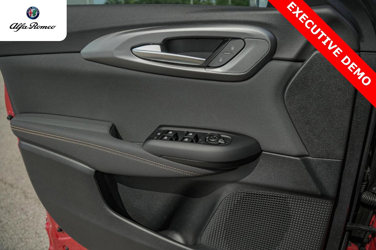 New 2025 Alfa Romeo Tonale w/ Premium Package image 20