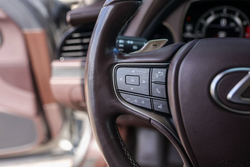 Used 2018 Lexus LS 500 w/ Accessory Package (Z2) RWD image 14
