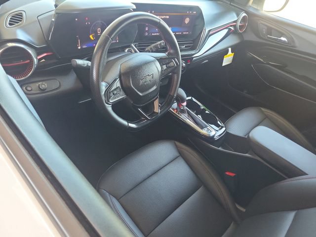 Used 2025 Chevrolet Trax RS FWD image 6