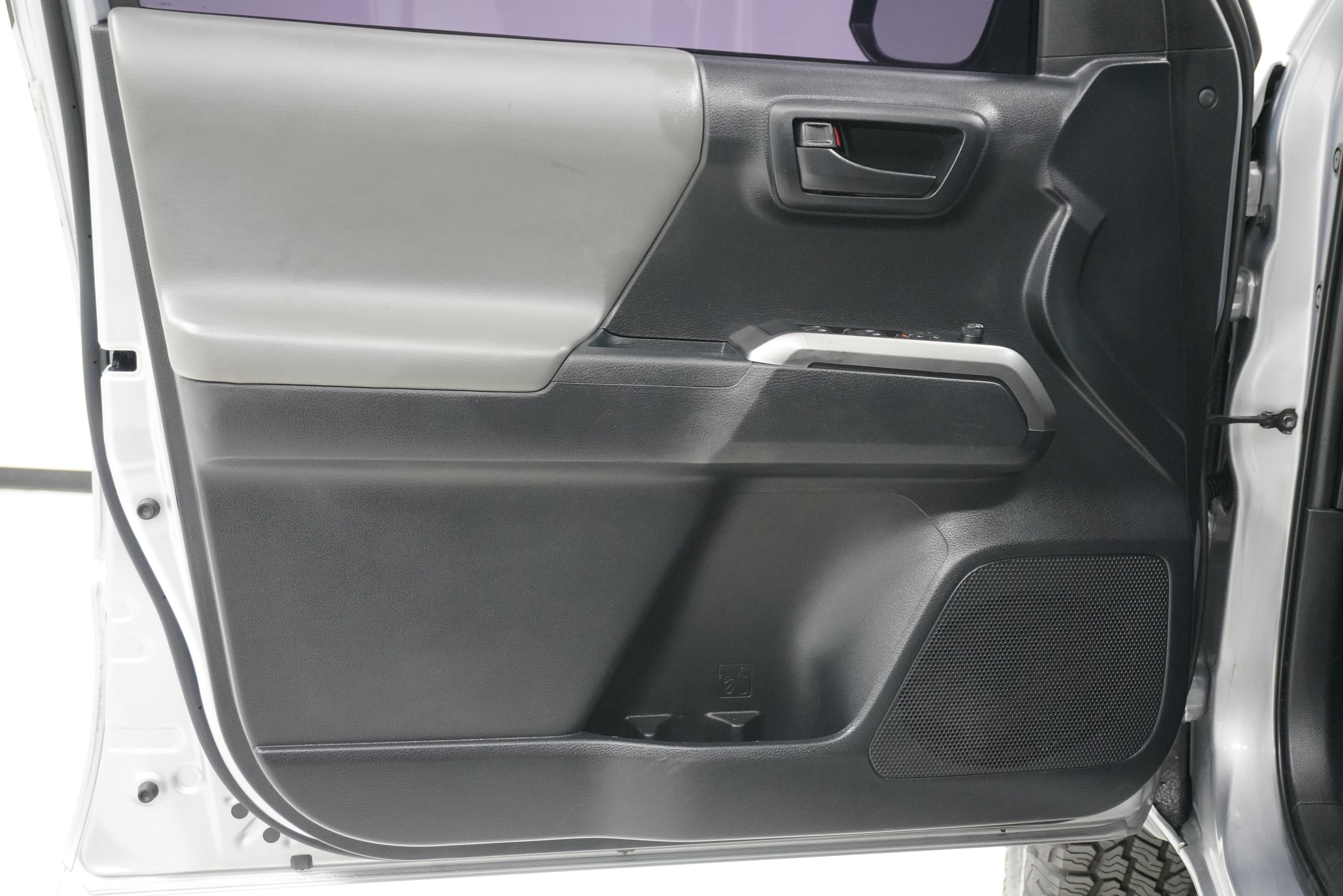 Used 2019 Toyota Tacoma SR5 RWD image 15