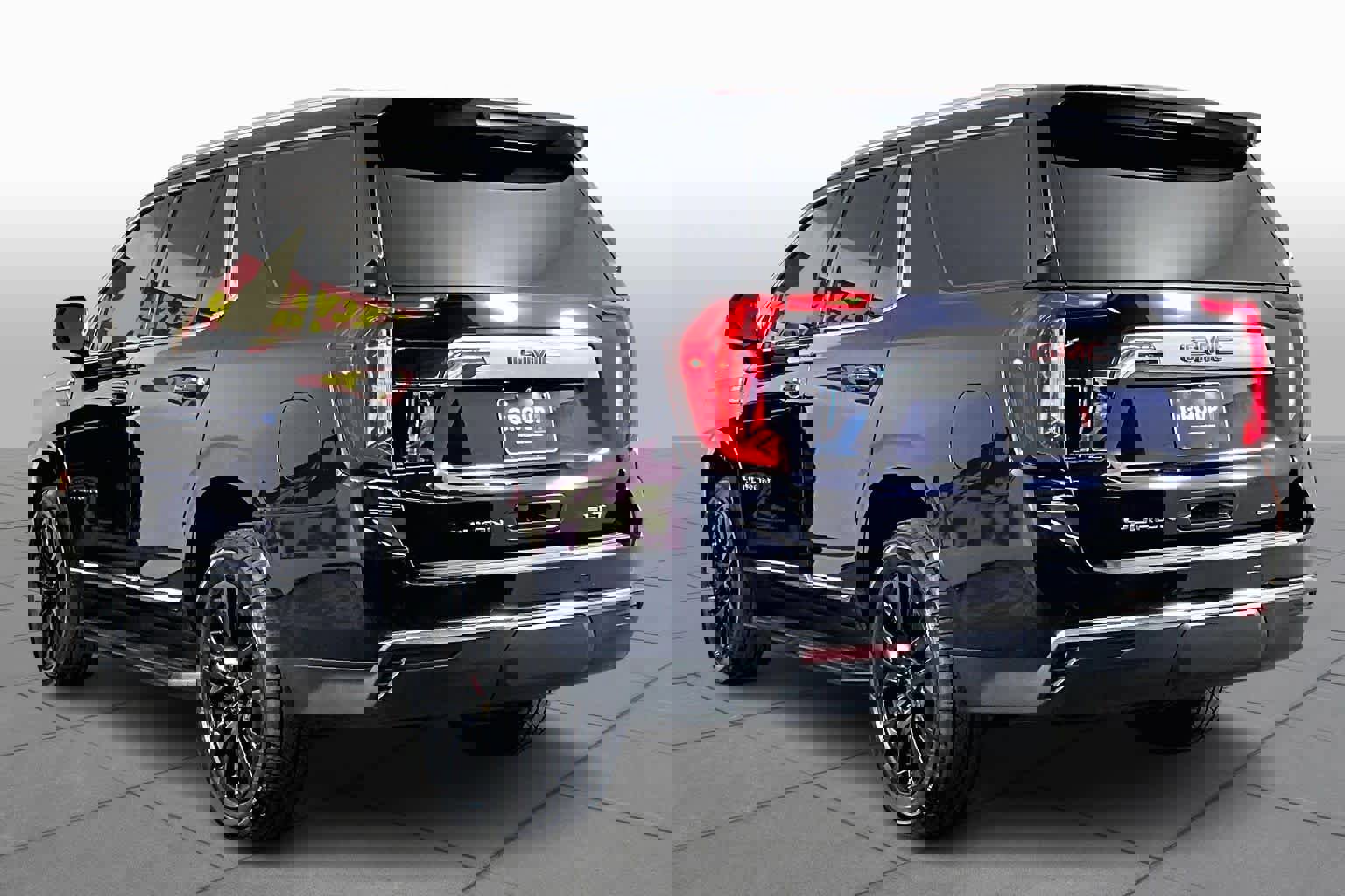 Used 2021 GMC Yukon SLT w/ SLT Luxury Package image 11