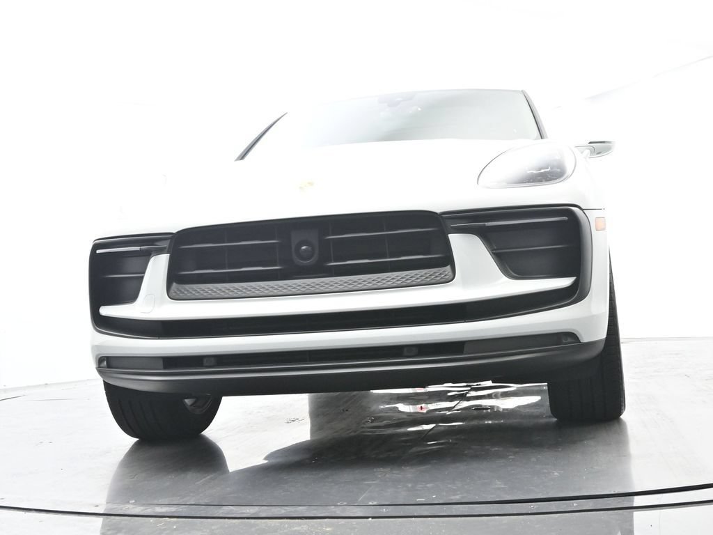 Certified 2025 Porsche Macan AWD/4WD image 57