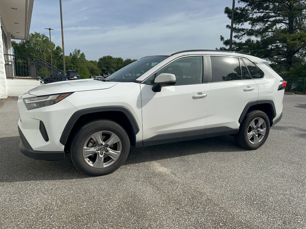 Used 2025 Toyota RAV4 XLE AWD/4WD image 40