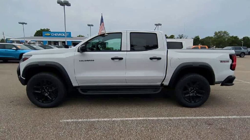 New 2025 Chevrolet Colorado Trail Boss w/ Off-Road Front Bumper Package image 5