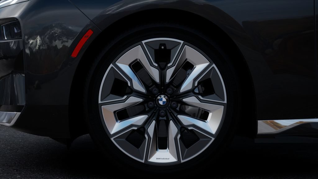 Used 2026 BMW i7 eDrive50 w/ Premium Package RWD image 34