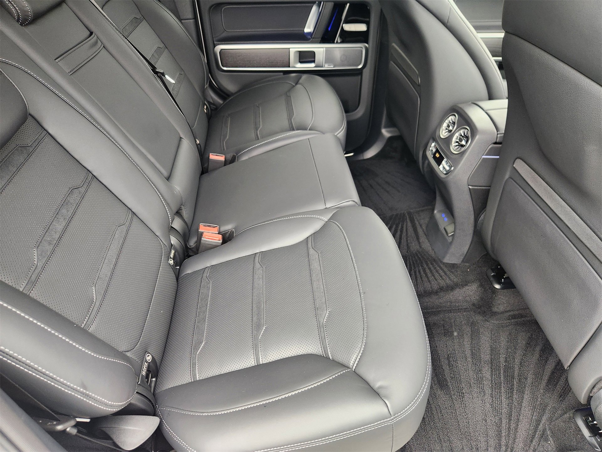 Used 2025 Mercedes-Benz G 63 AMG 4MATIC image 32