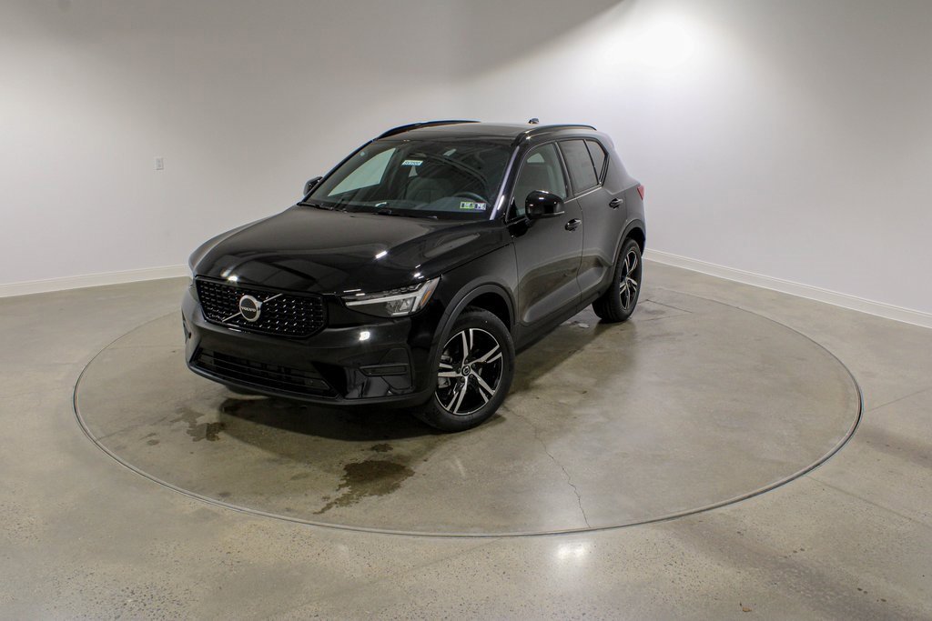 New 2026 Volvo XC40 B5 Core w/ Climate Package