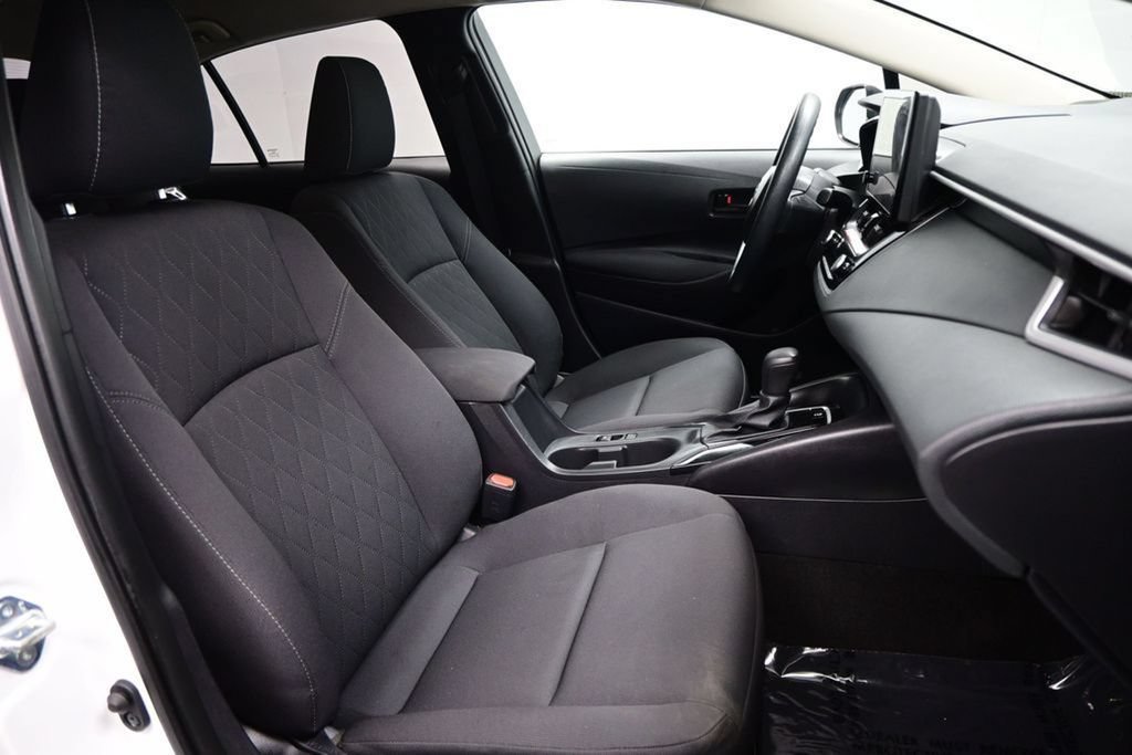 Used 2025 Toyota Corolla LE FWD image 13