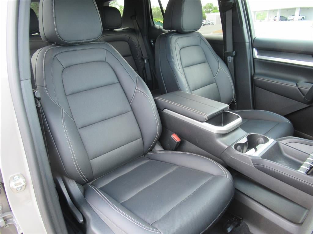 Used 2025 GMC Terrain Elevation w/ Elevation Premium Package AWD/4WD image 8
