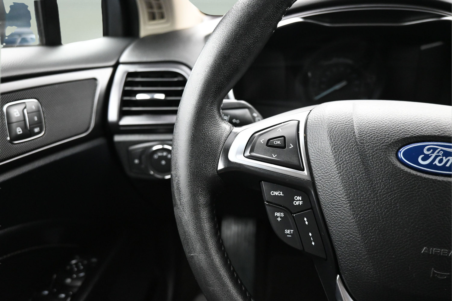 Used 2019 Ford Fusion Energi Titanium FWD image 19
