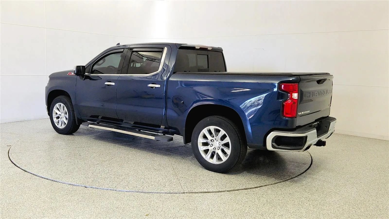 Used 2019 Chevrolet Silverado 1500 LTZ AWD/4WD image 5