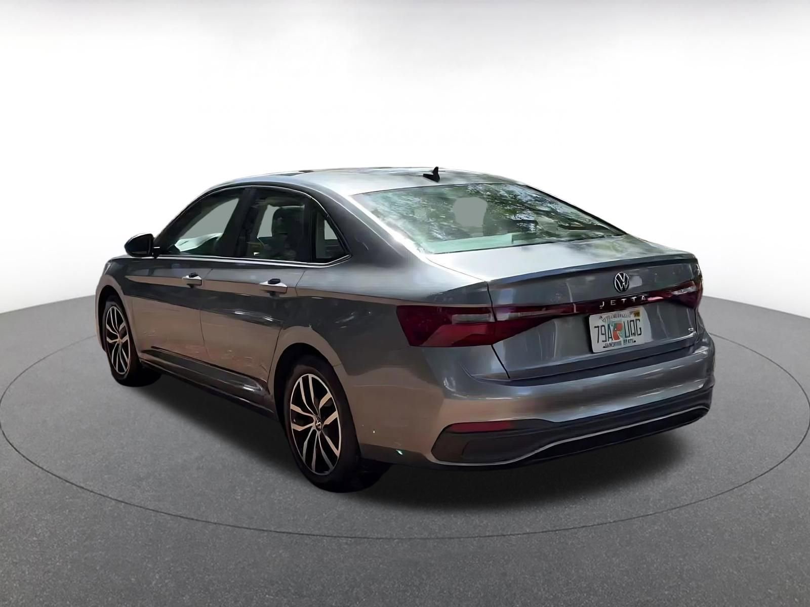 Used 2025 Volkswagen Jetta SE image 11