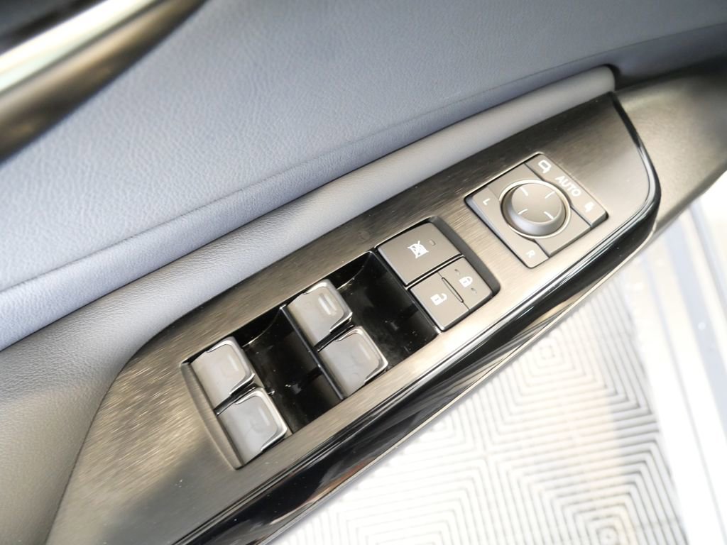 Used 2023 Lexus ES 300h w/ Accessory Package (Z2) image 17